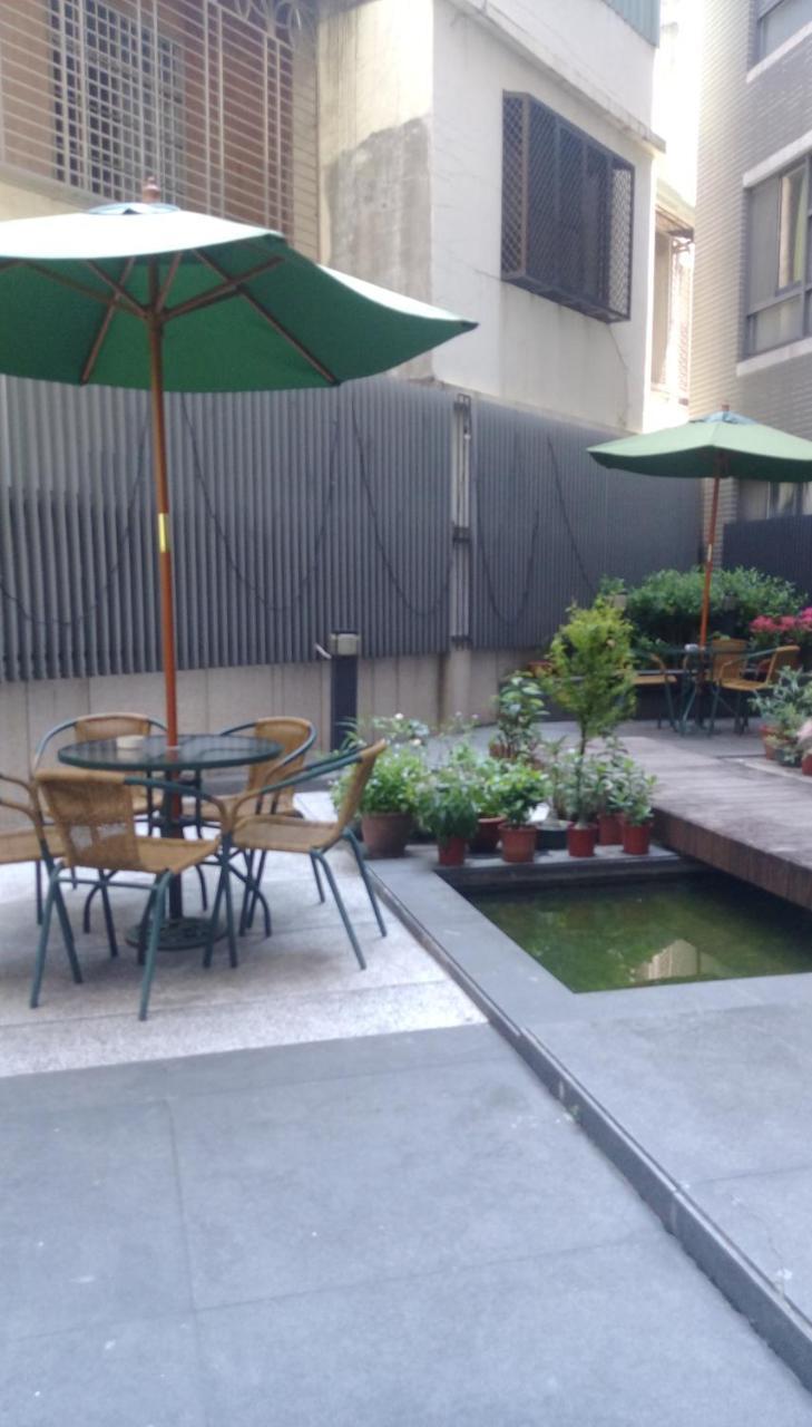 Fengjia Qing Su Homestay Taichung Exterior photo